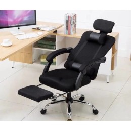 Sedia ergonomica da ufficio nera con poggiapiedi